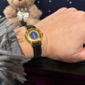 300. Authentic Fendi Watch Gold 400L Swiss Made.